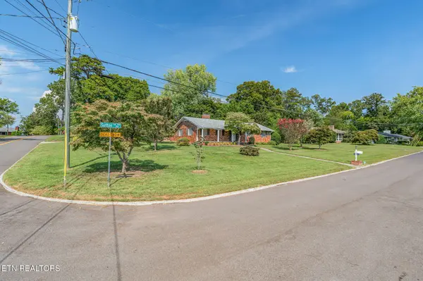220 Sutton Lane, Knoxville, TN 37909