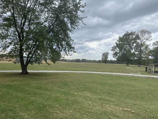 5075 N Thomas St, Clarksville, TN 37043