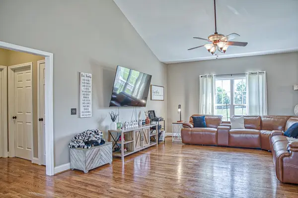 1964 Clemmons Rd, Cookeville, TN 38501