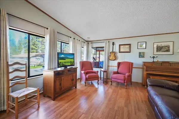 3316 E Valley Forge Ln, Mead, WA 99021