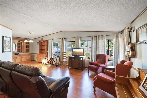 3316 E Valley Forge Ln, Mead, WA 99021