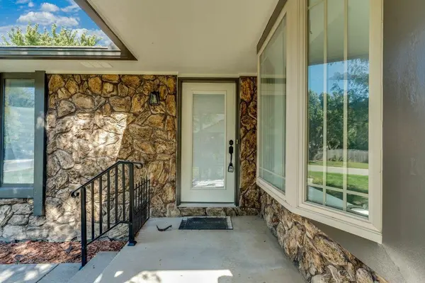 630 N Oak Forest Ln, Derby, KS 67037