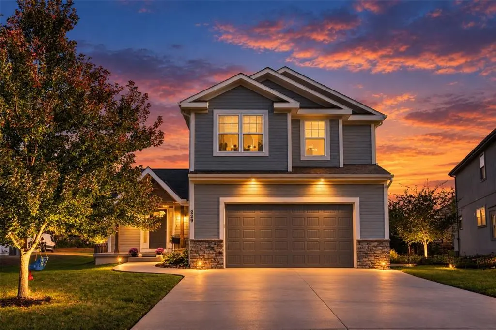 229 JENNY LN, Raymore, MO 64083
