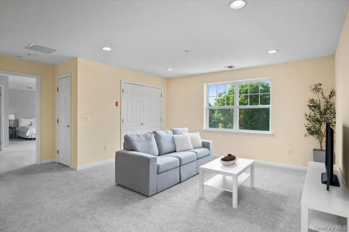 100 Woodcrest LN #130, Mount Kisco, NY 10549