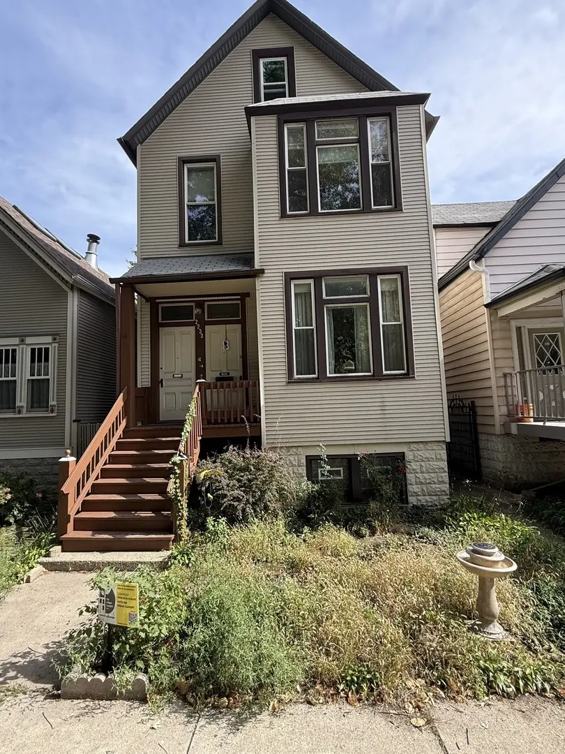 2233 N Sawyer AVE #2, Chicago, IL 60647