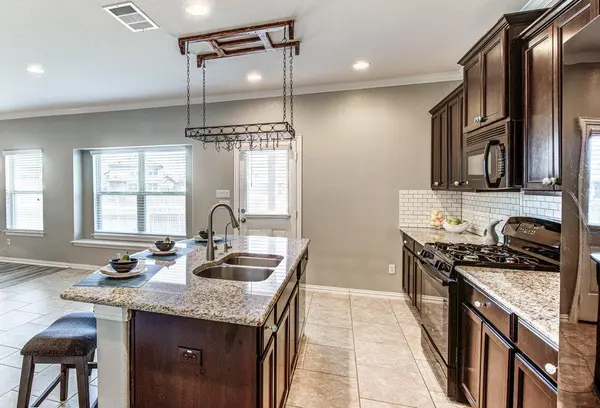 508 Nogales LN, Leander, TX 78641