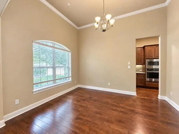 4120 Vinalopo DR, Austin, TX 78738