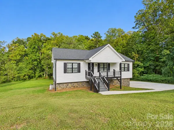 180 29th Avenue PL NW, Hickory, NC 28601