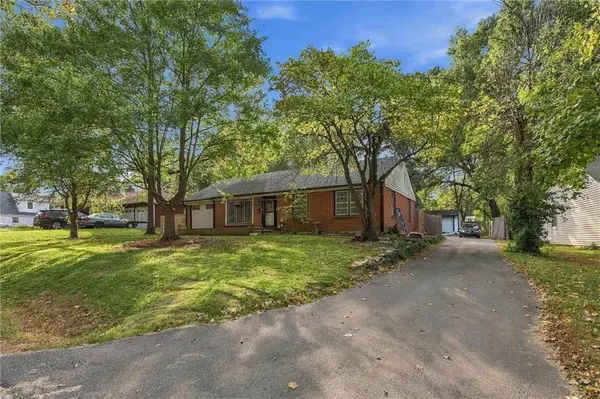 6030 Larsen LN, Shawnee, KS 66203
