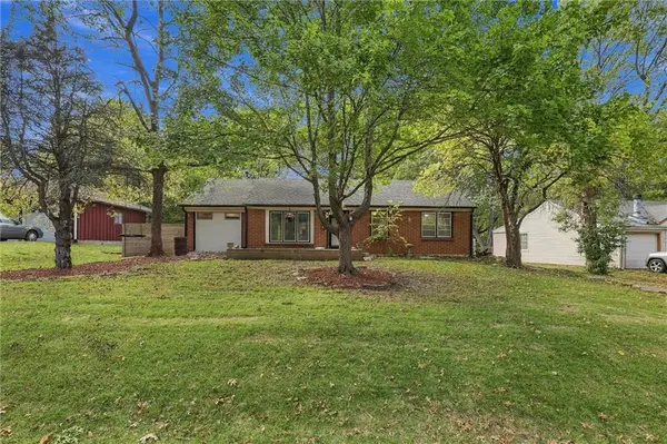 6030 Larsen LN, Shawnee, KS 66203