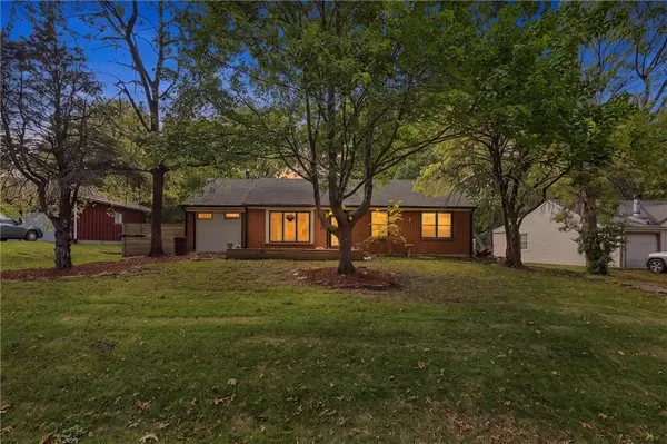 6030 Larsen LN, Shawnee, KS 66203