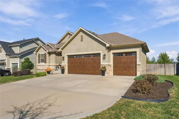26018 W 143rd TER, Olathe, KS 66061