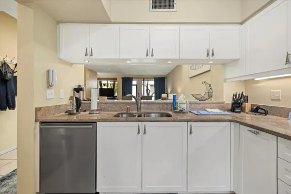2012 HARBOURSIDE DR #2102, Longboat Key, FL 34228