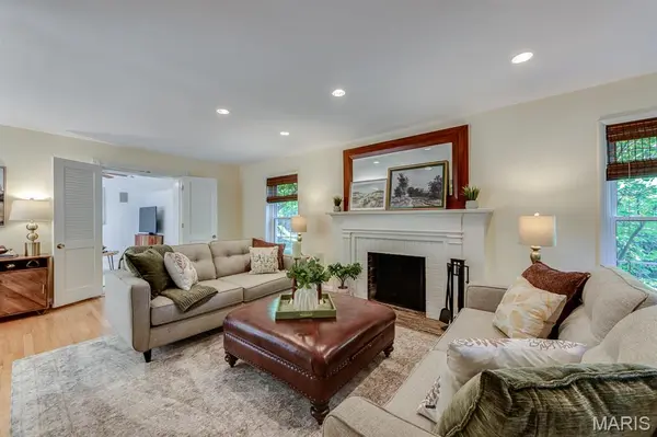 2216 Ferncliff LN, Kirkwood, MO 63122