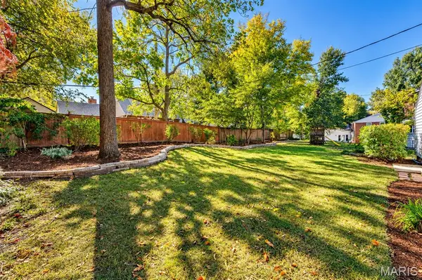 2216 Ferncliff LN, Kirkwood, MO 63122