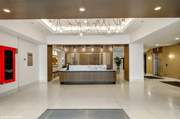 165 N CANAL ST #803, Chicago, IL 60606