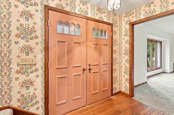 313 Brandywine DR, Burnsville, MN 55337