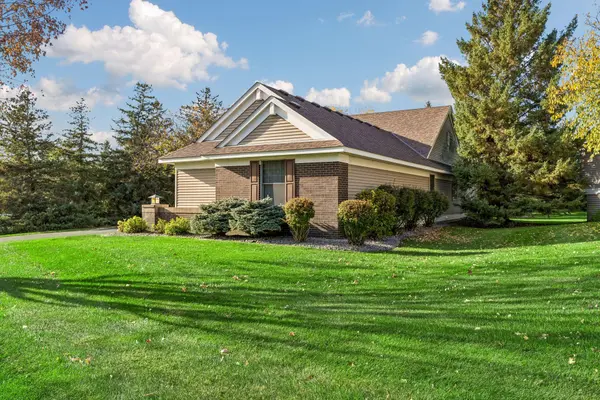 9813 Wedgewood CIR, Woodbury, MN 55125