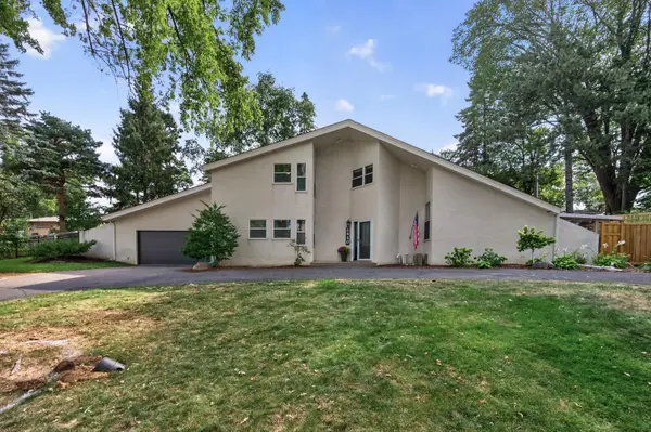 2420 Simpson ST, Roseville, MN 55113