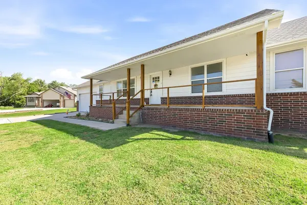 8426 S Minnesota Cir, Haysville, KS 67060