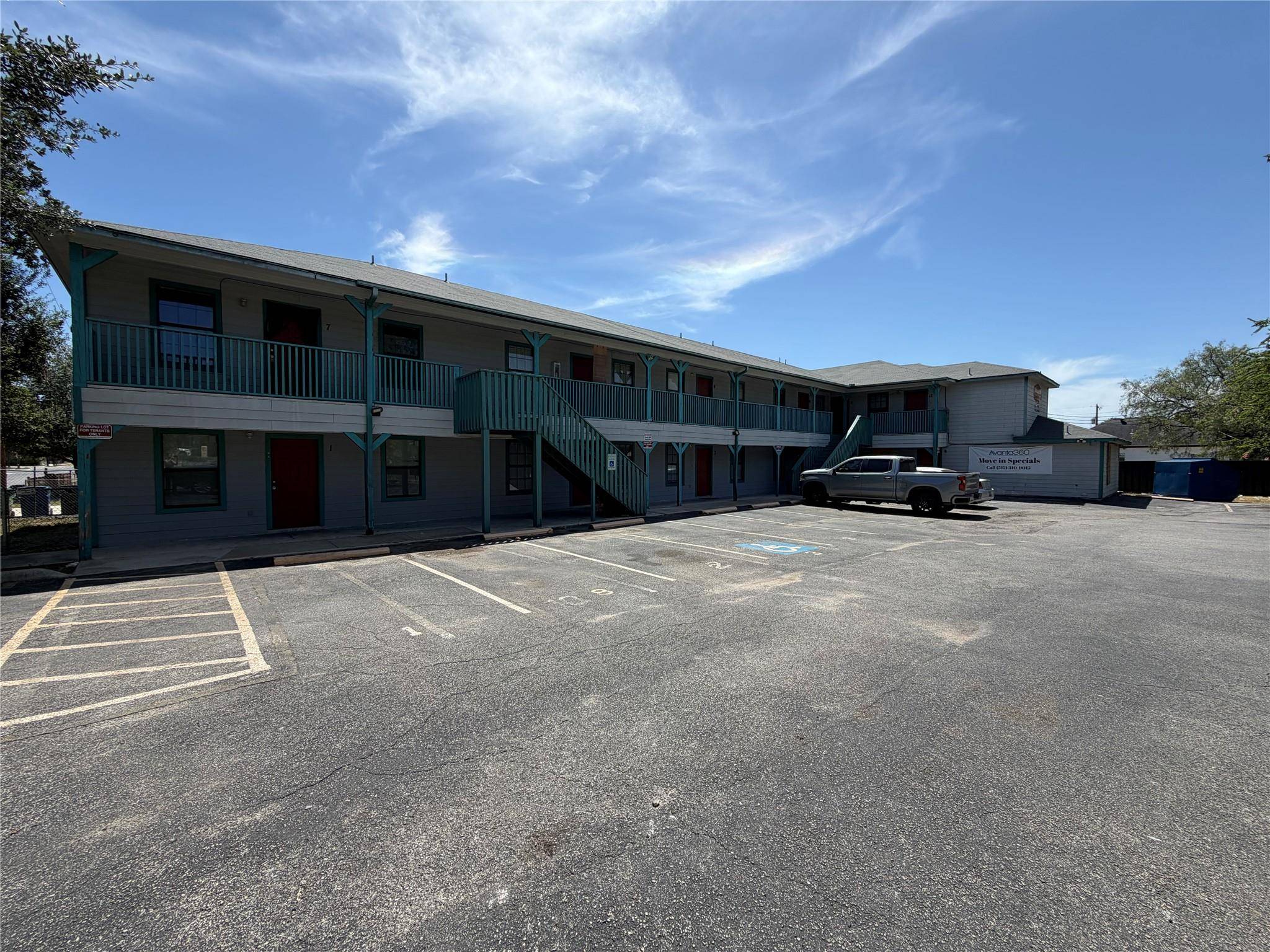 830 W Hutchins PL, San Antonio, TX 78221