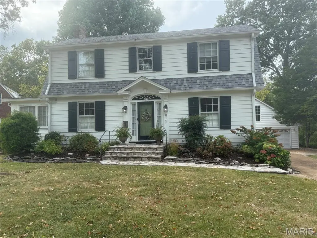 815 N Kirkwood RD, Kirkwood, MO 63122
