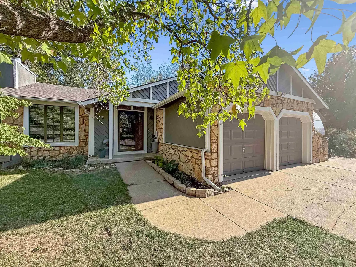 249 N Willo esque Ct, Wichita, KS 67212