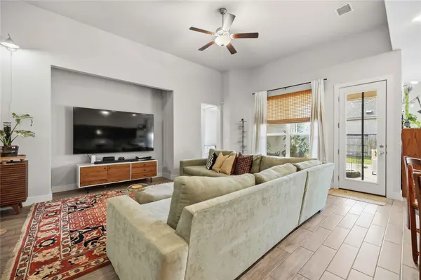 10900 American Mustang LOOP, Manor, TX 78653
