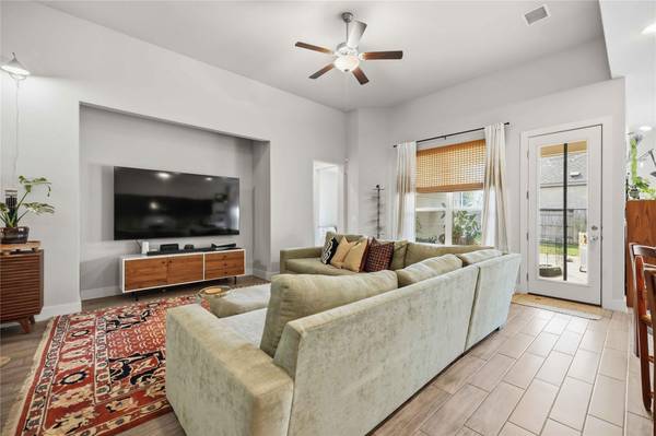 10900 American Mustang LOOP, Manor, TX 78653