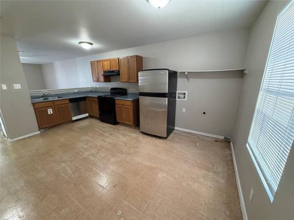 830 W Hutchins PL, San Antonio, TX 78221