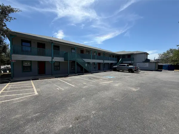 830 W Hutchins PL, San Antonio, TX 78221