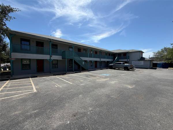 830 W Hutchins PL, San Antonio, TX 78221