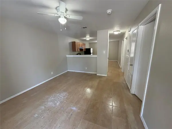 830 W Hutchins PL, San Antonio, TX 78221