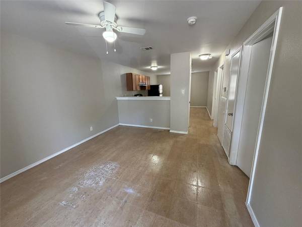 830 W Hutchins PL, San Antonio, TX 78221