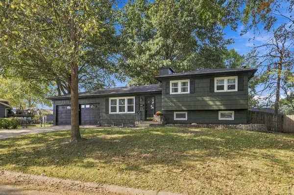 7402 Edgewood BLVD, Shawnee, KS 66203