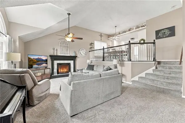 2506 NE Springbrook ST, Blue Springs, MO 64014