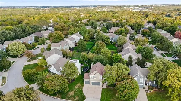 19821 W 96th TER, Lenexa, KS 66220