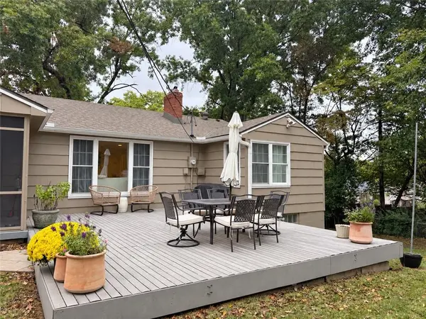 4717 W 77th PL, Prairie Village, KS 66208