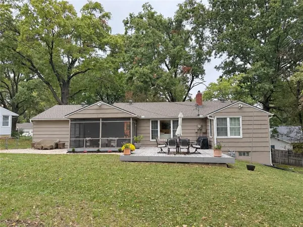 4717 W 77th PL, Prairie Village, KS 66208