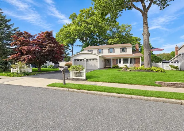 7 Colmar AVE, Lake Grove, NY 11755