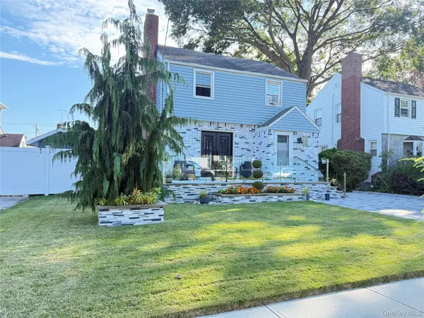 12 Cottage PL, Hempstead, NY 11550
