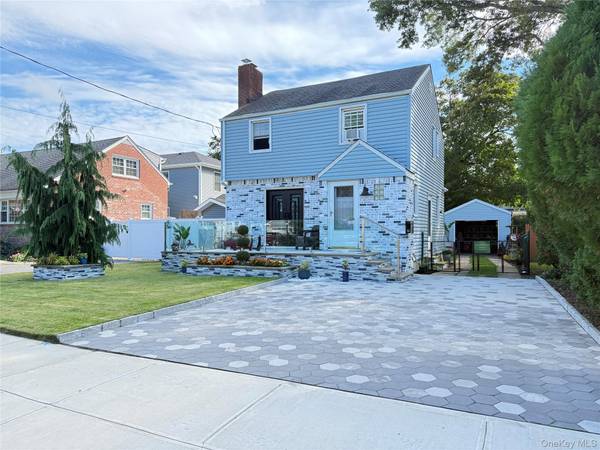 12 Cottage PL, Hempstead, NY 11550