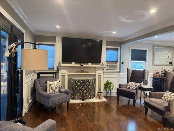 12 Cottage PL, Hempstead, NY 11550