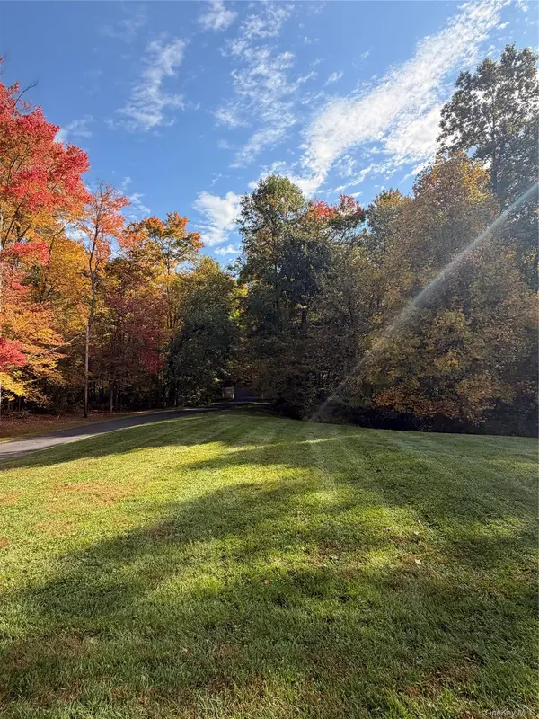 2261 Hunterbrook RD, Yorktown Heights, NY 10598