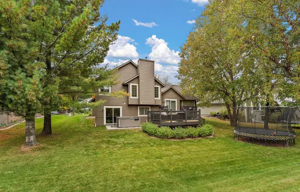 4696 Fairway Hills DR, Eagan, MN 55123