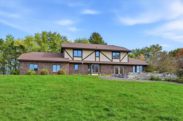 9220 53rd ST N, Lake Elmo, MN 55042