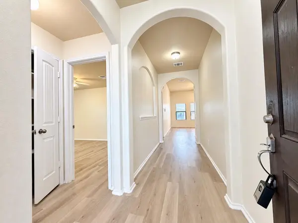 101 Marklawn LN, Hutto, TX 78634