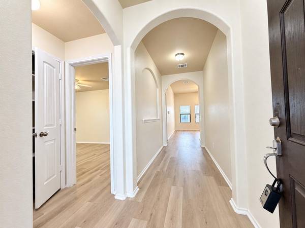 101 Marklawn LN, Hutto, TX 78634