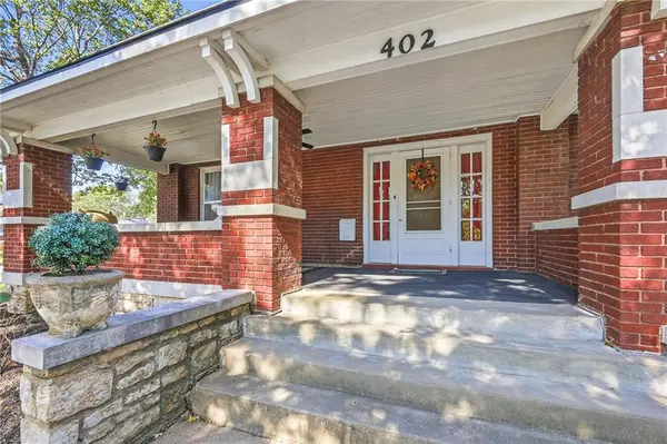 402 E Peoria ST, Paola, KS 66071