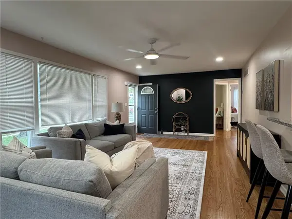 1210 NE Shady Lane DR, Gladstone, MO 64118